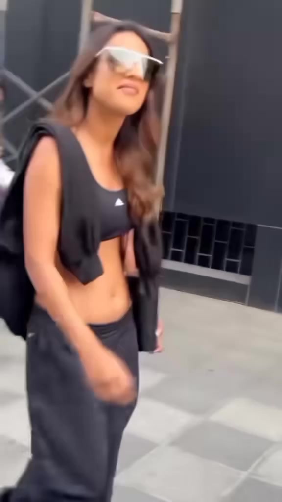 @nia Sharma