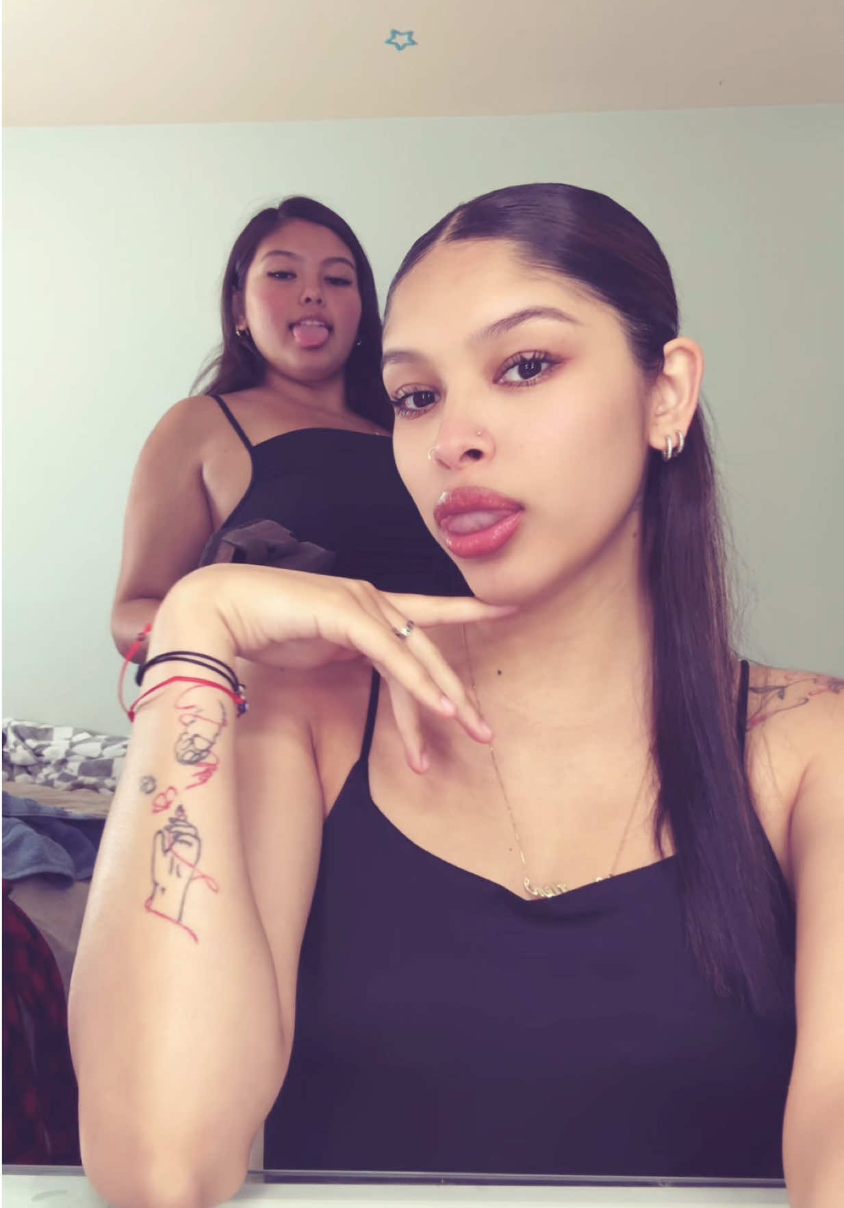 @𝑐🍒🥂