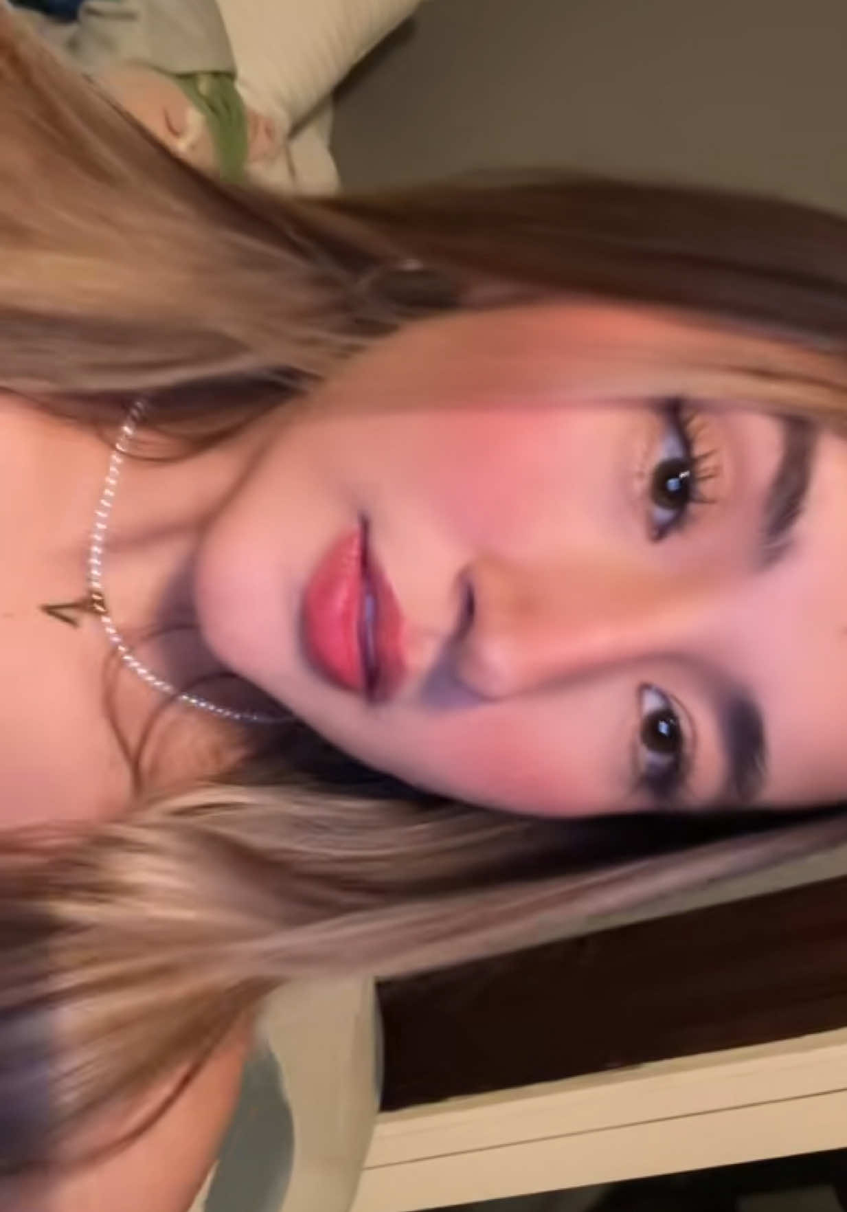 @Valeriaduquep