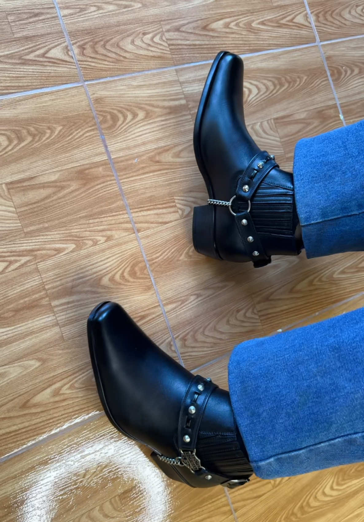 @ecas.boots