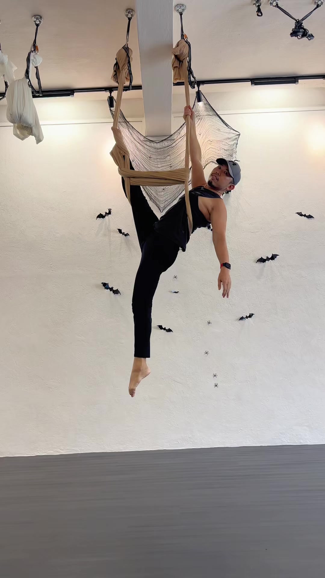 @Aerialyogawithdesmond