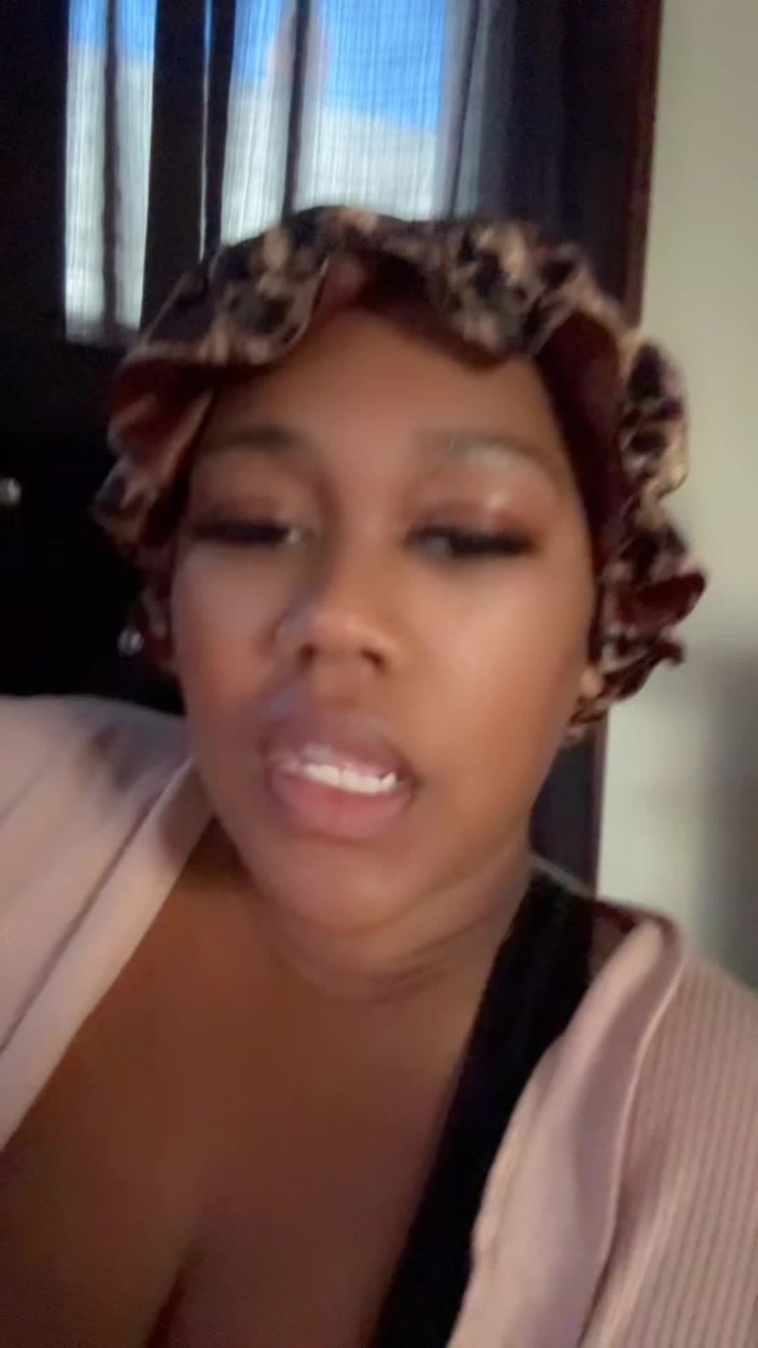@The_Real_Lo