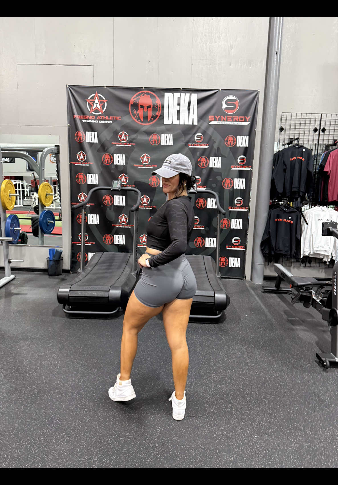@Ylovee