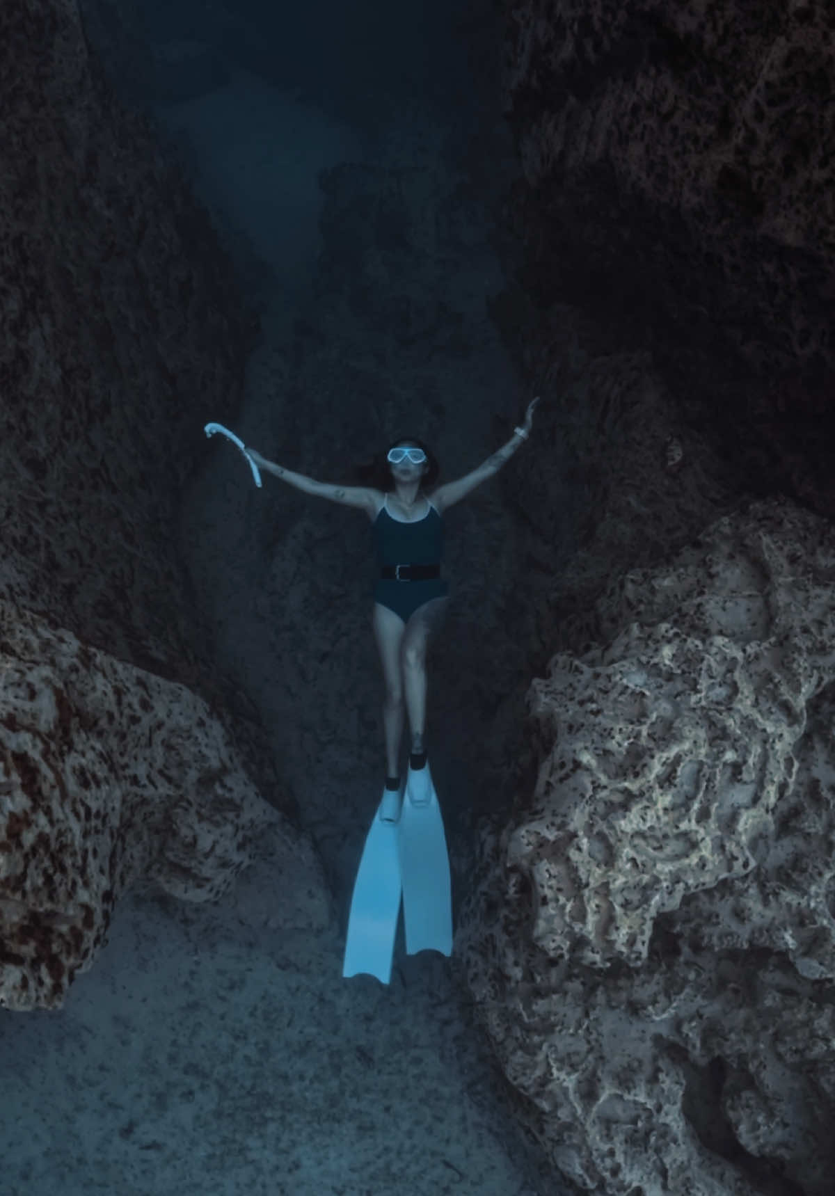 @divewith_eyJ