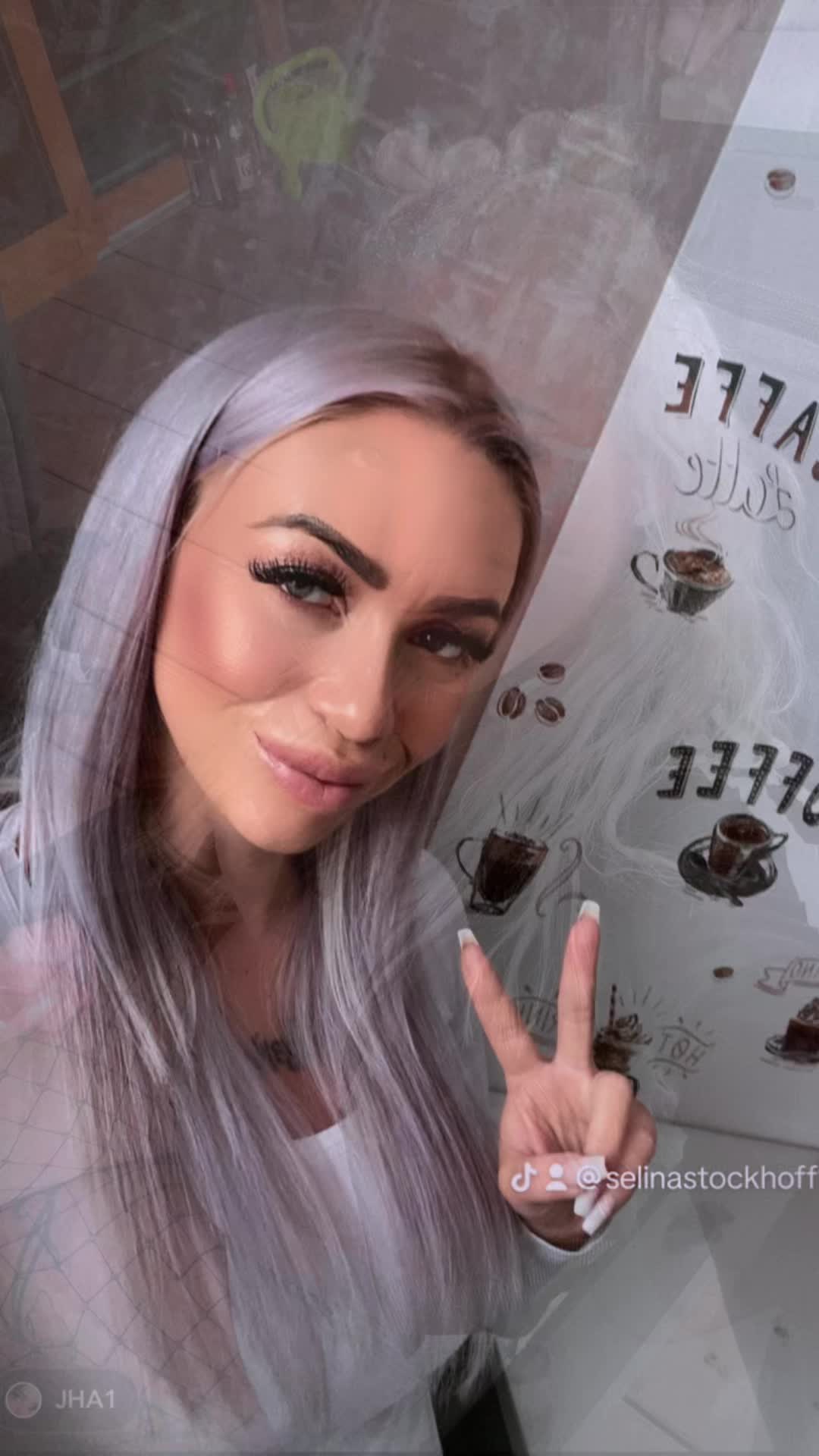 @Nini_one