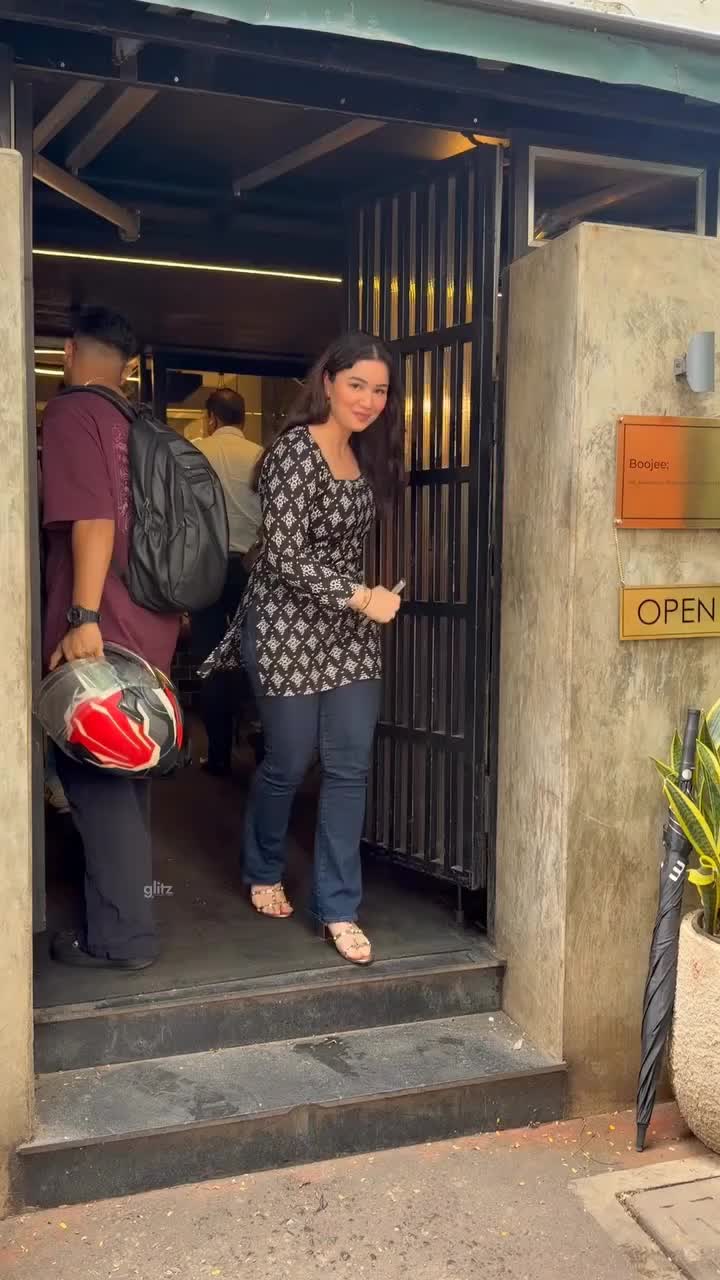 @Sara Tendulkar