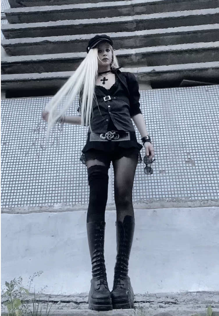 @damnwitchq