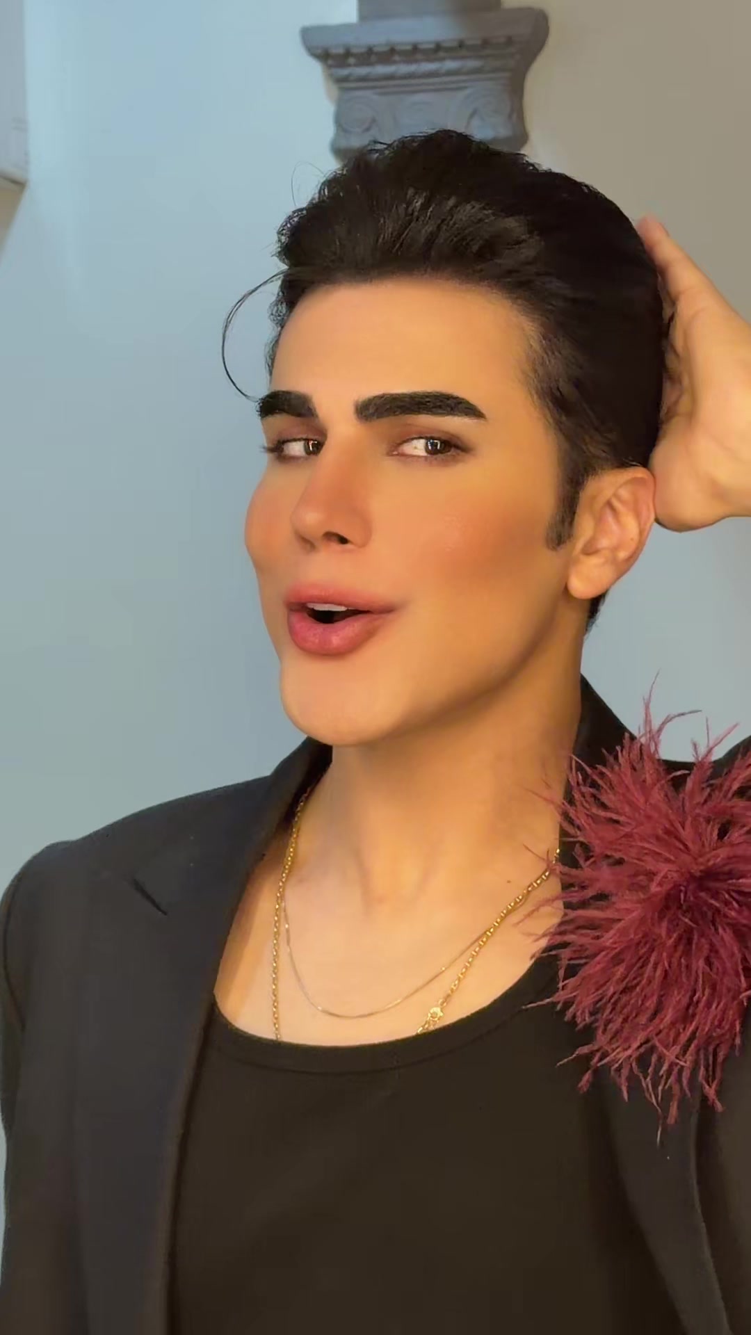 @Ken_