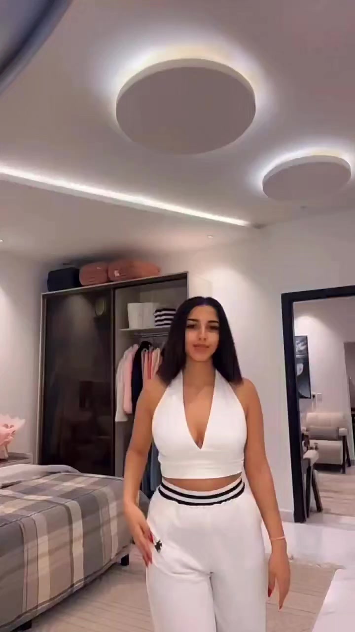 @👸مثيرة للجدل👸