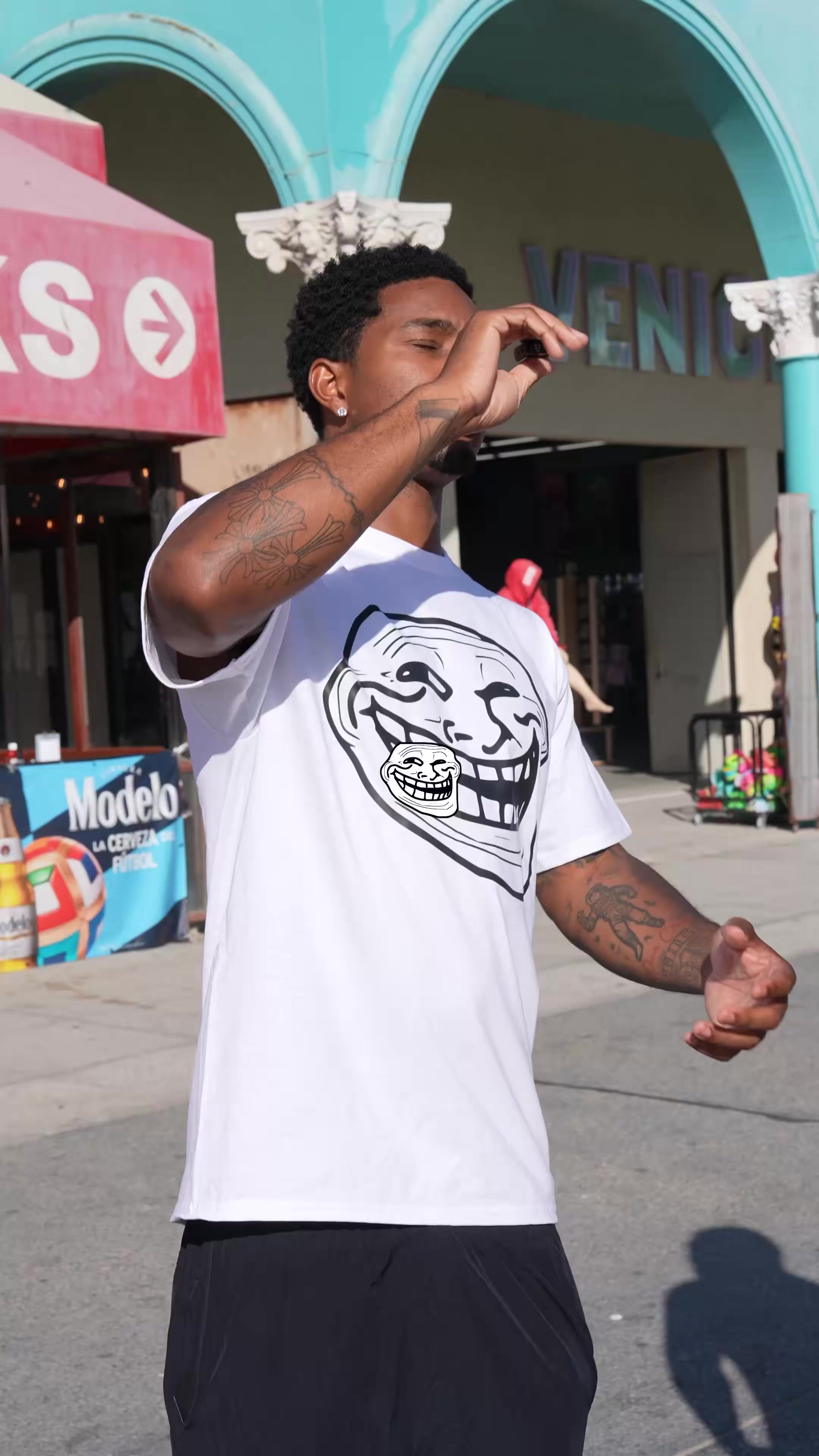 @Troll