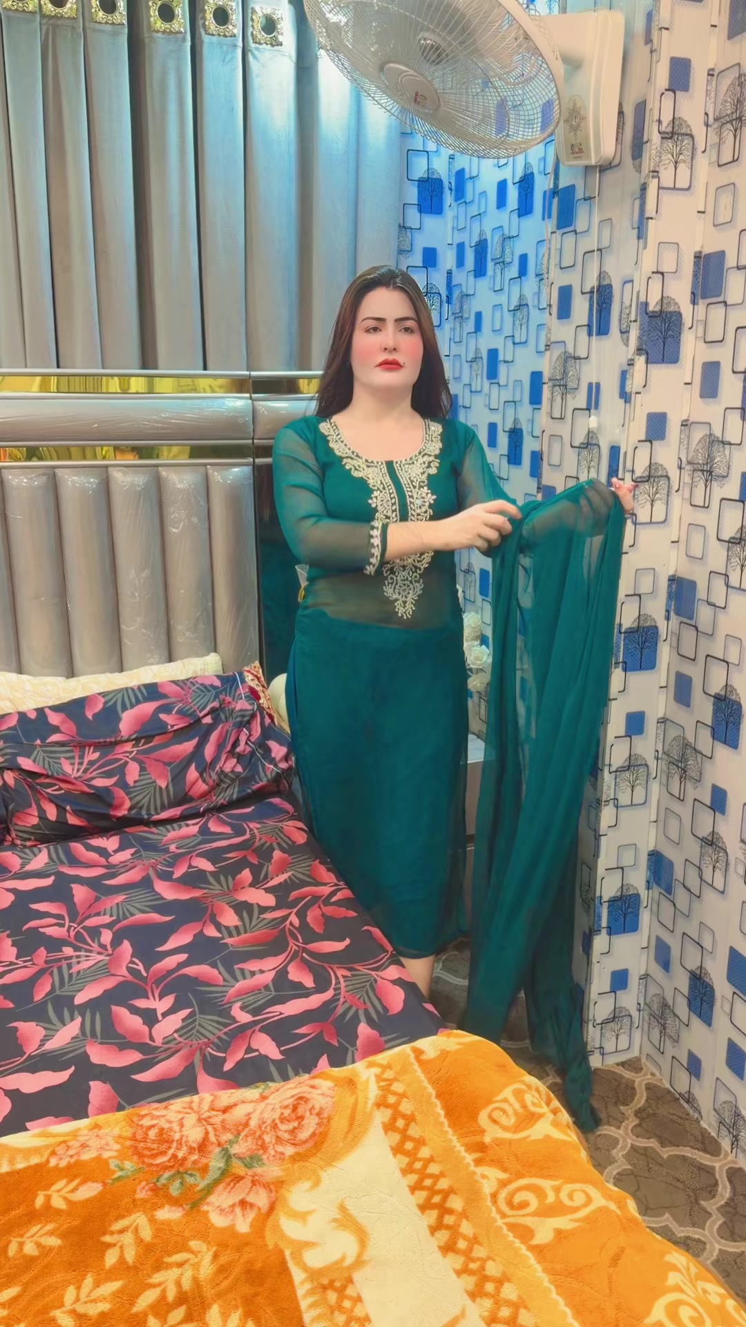 @Riya Khan34