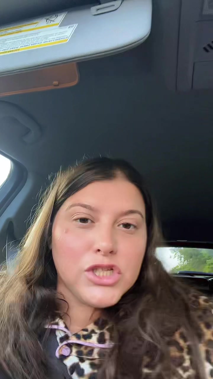 @venessagalaviz