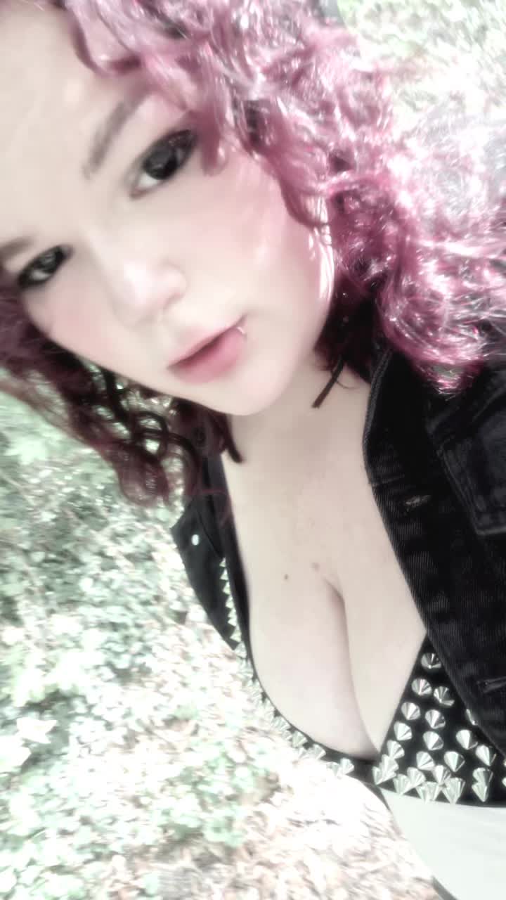 @{&bull;□&bull;}