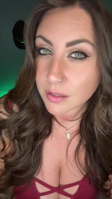 @Greeneyedmom23 (Erin)