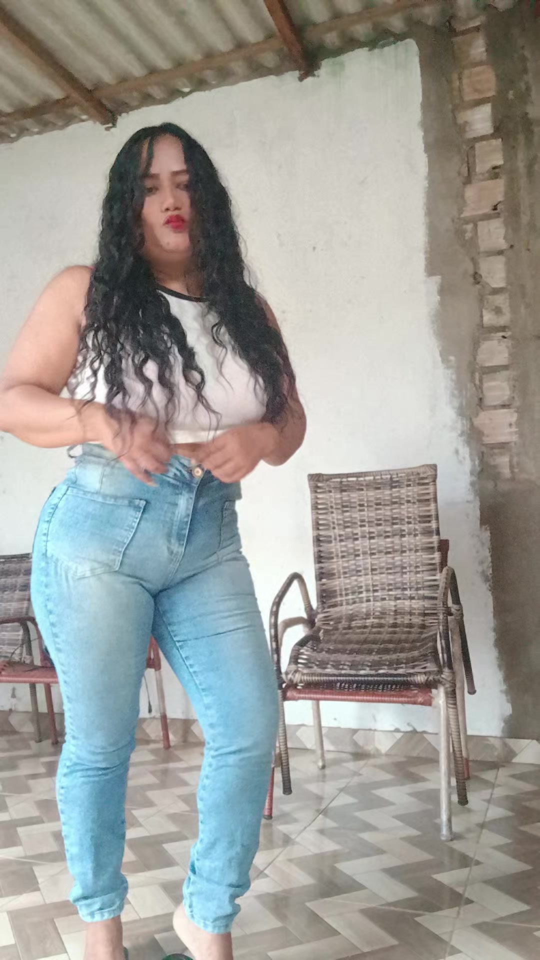 @taina e thania