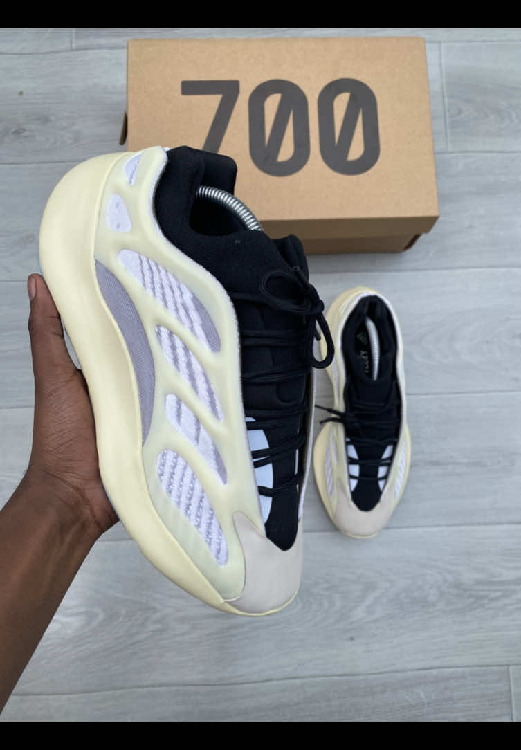 @SNEAKER 🥷