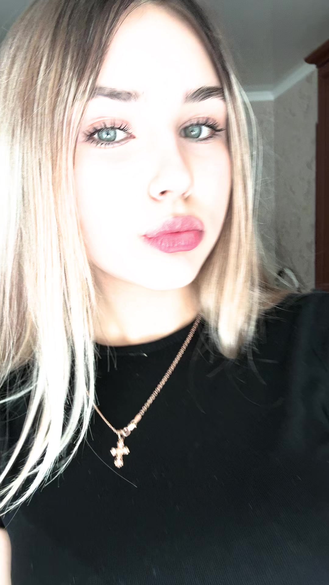 @бледная