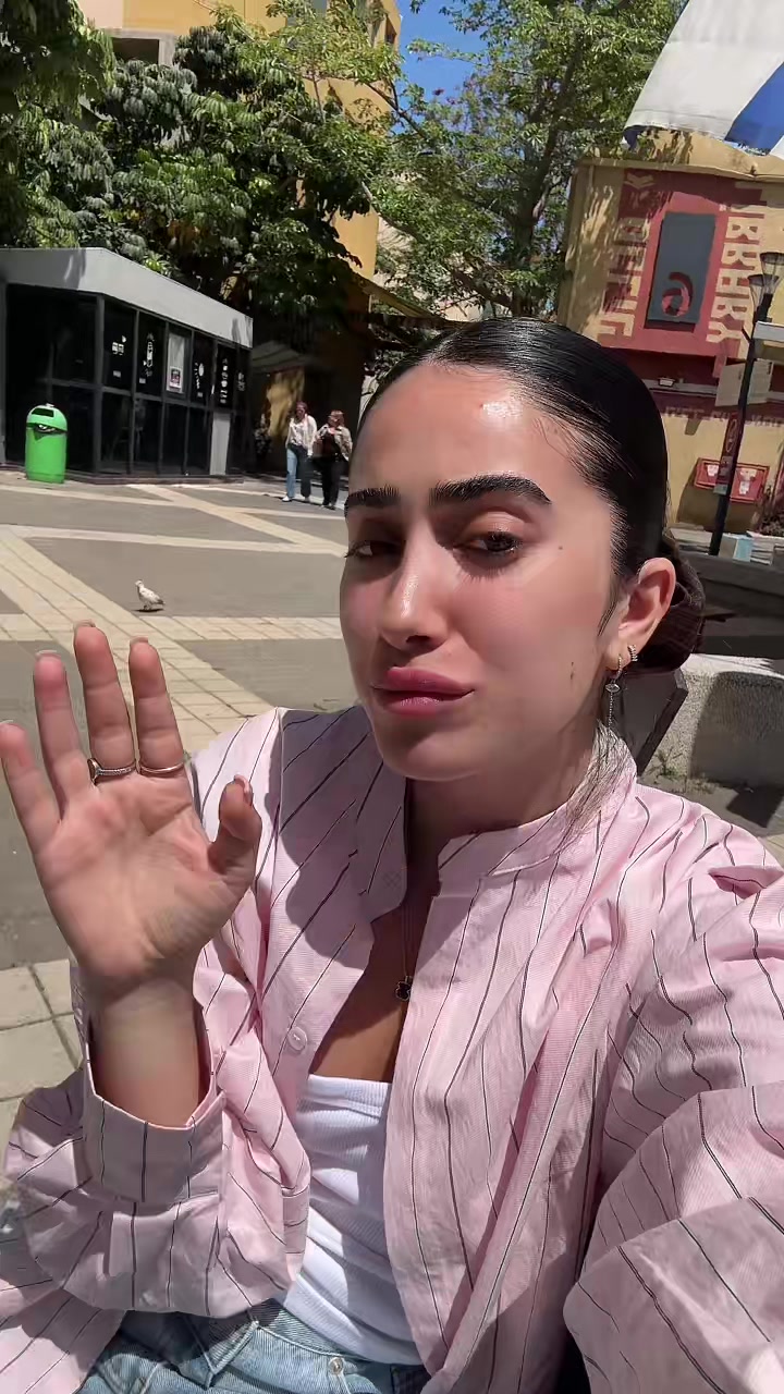 @R;)