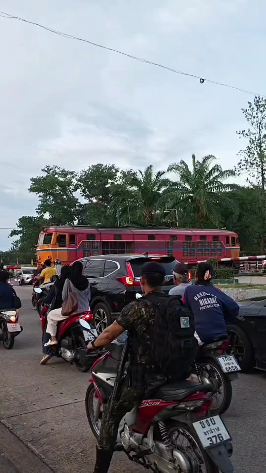 @นาย เนตร พาถ่ายรถไฟ