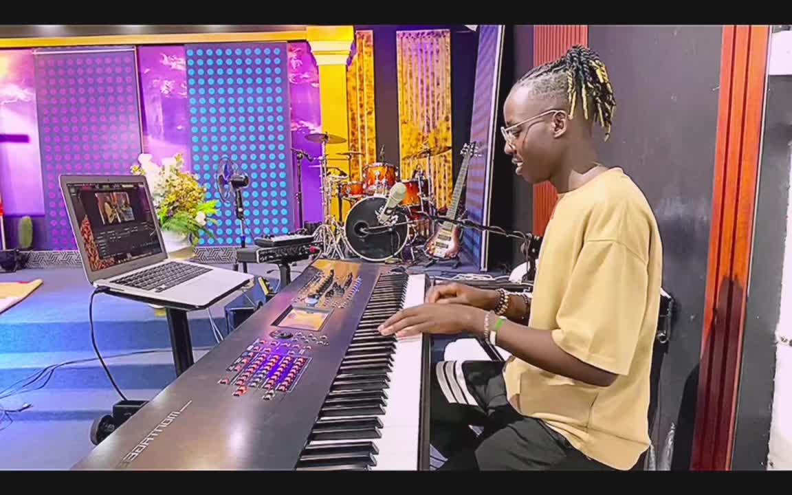 @Boni on the keyz