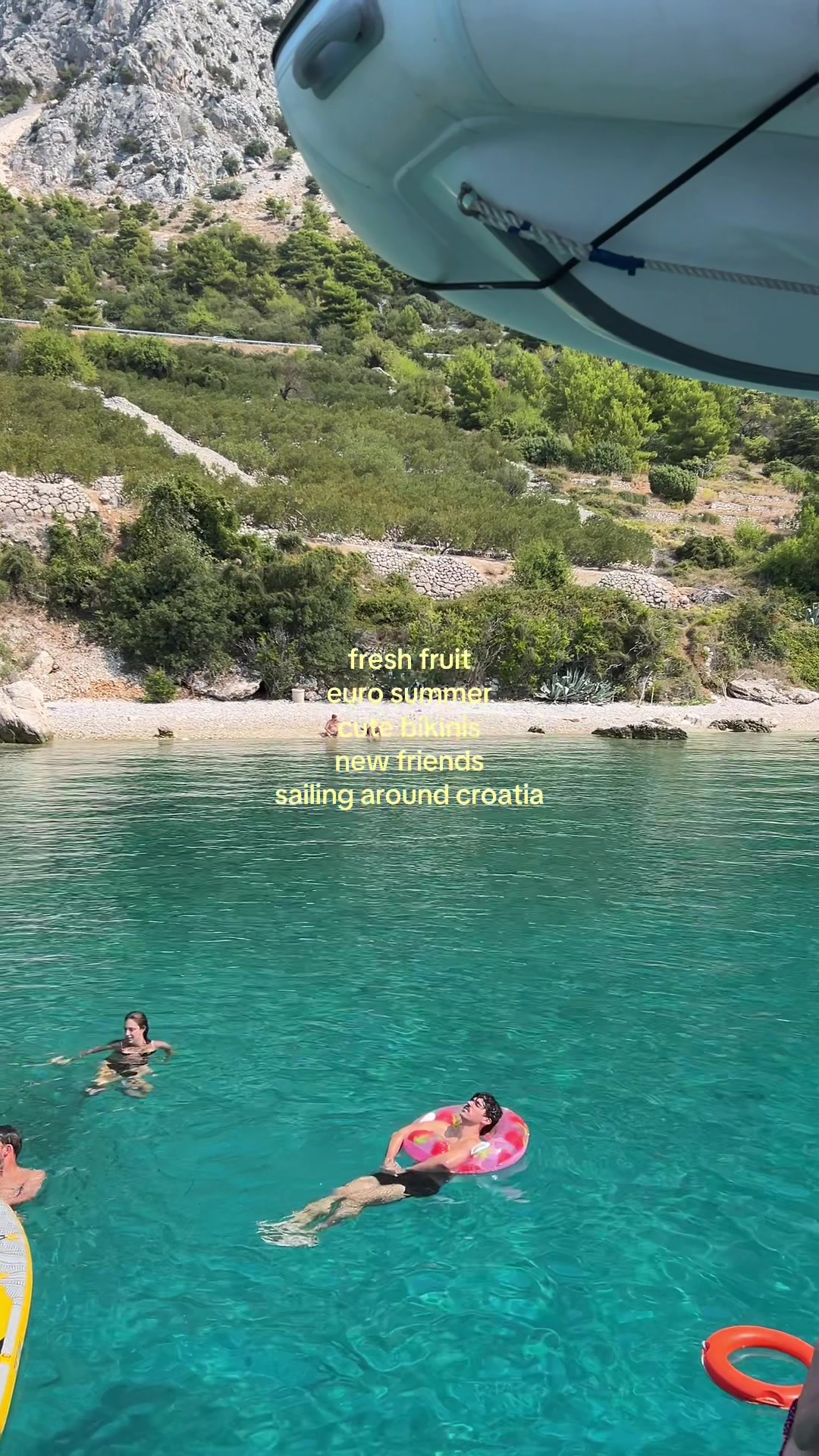 @alyssa | solo travel