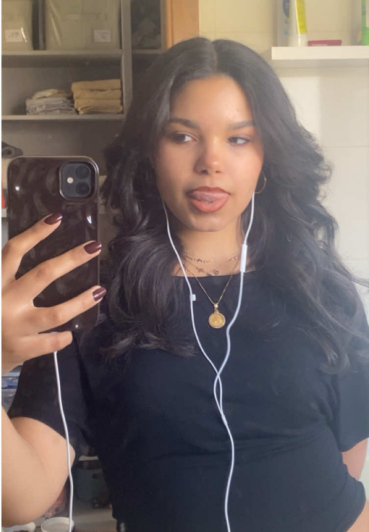 @isabella