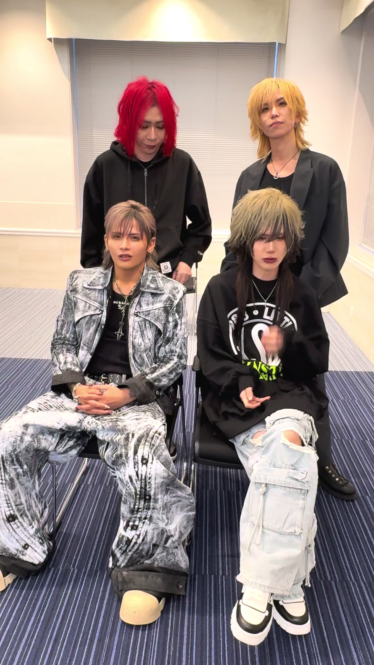 @Royz_official