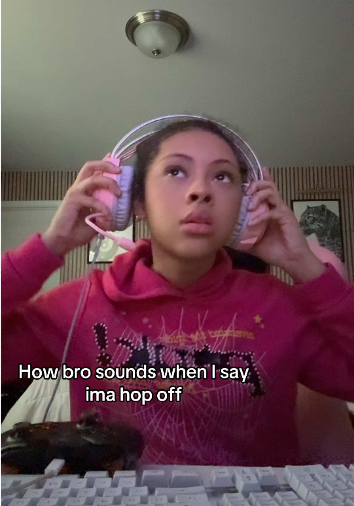 @WEIRD GIRL GOGOWORLD