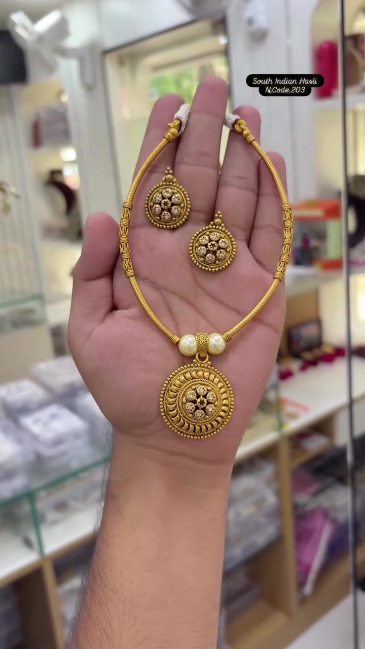 @Dhanvi Colletion