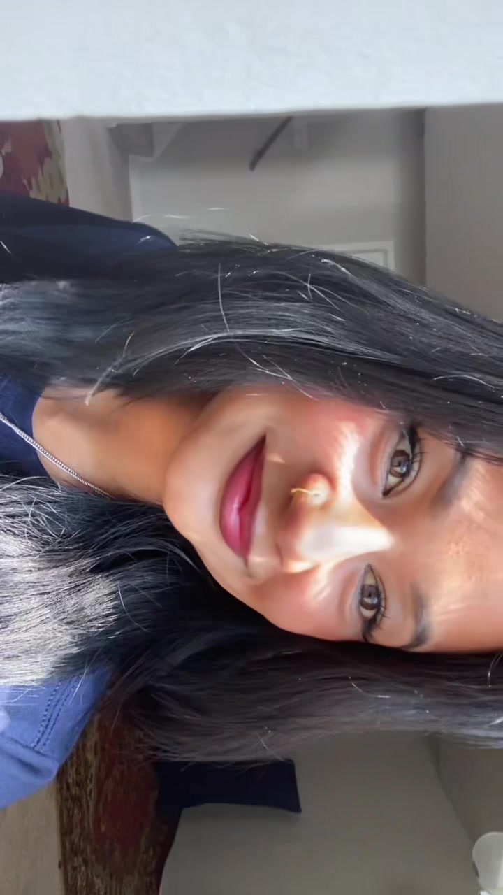 @Diya_🦢