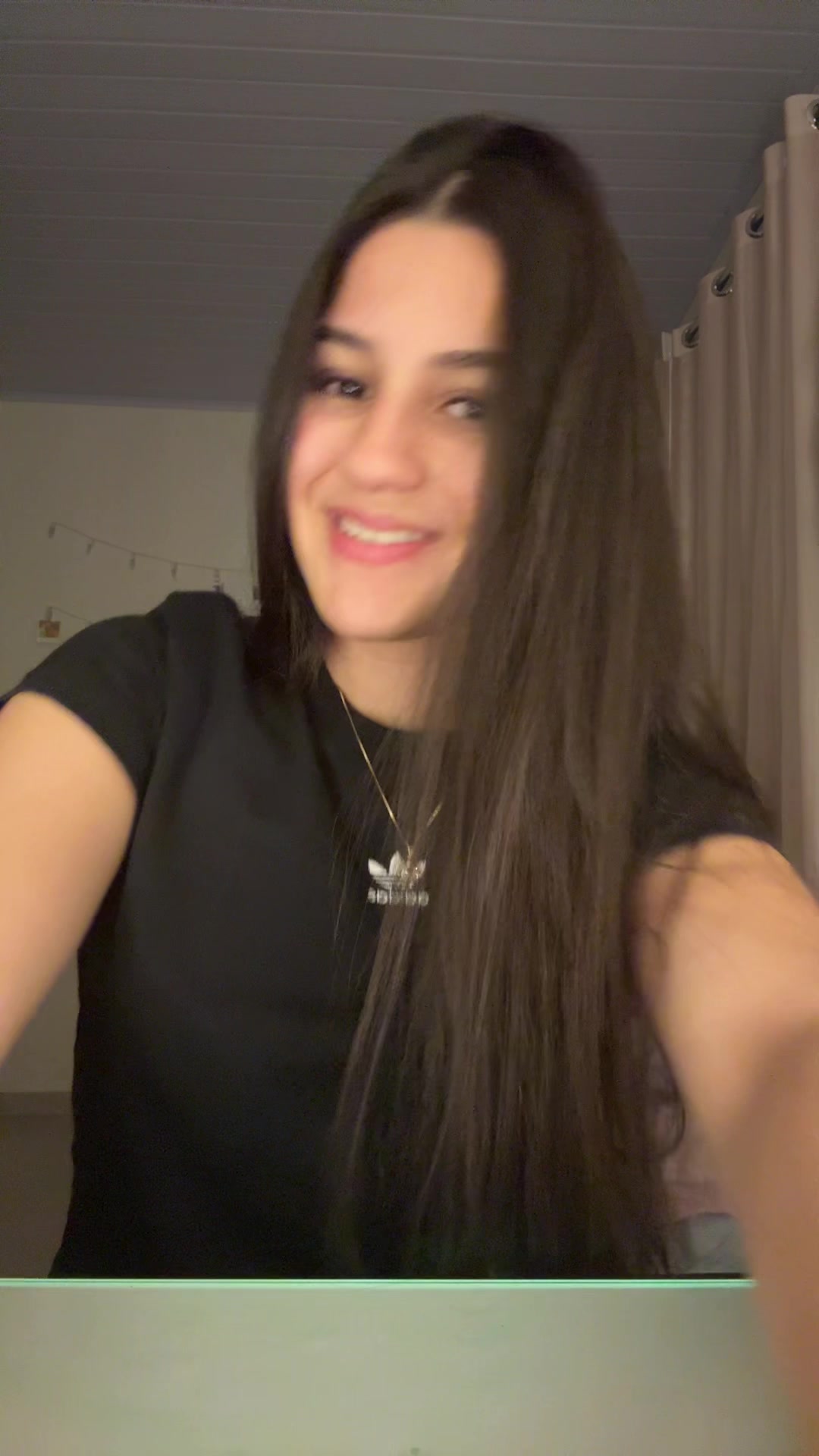 @La&iacute;zaaa