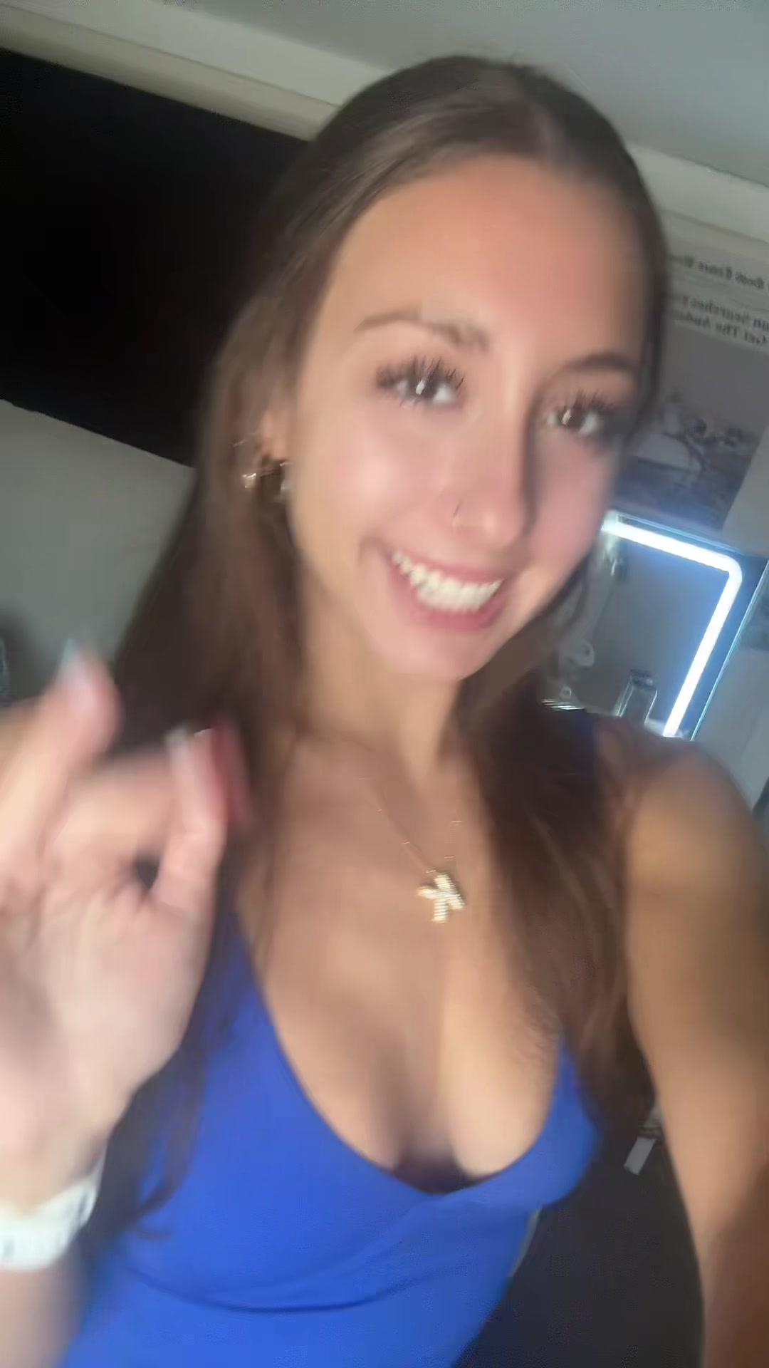 @weirdgirIhotbod