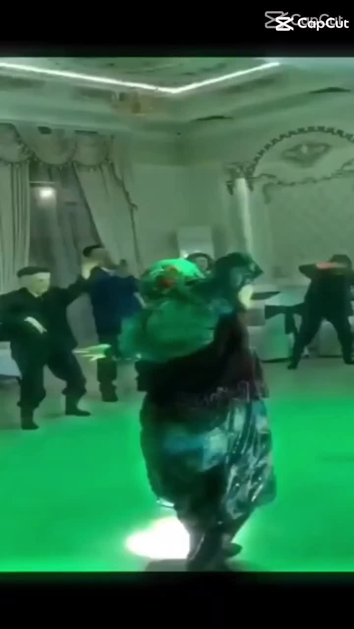 @( . _ .)