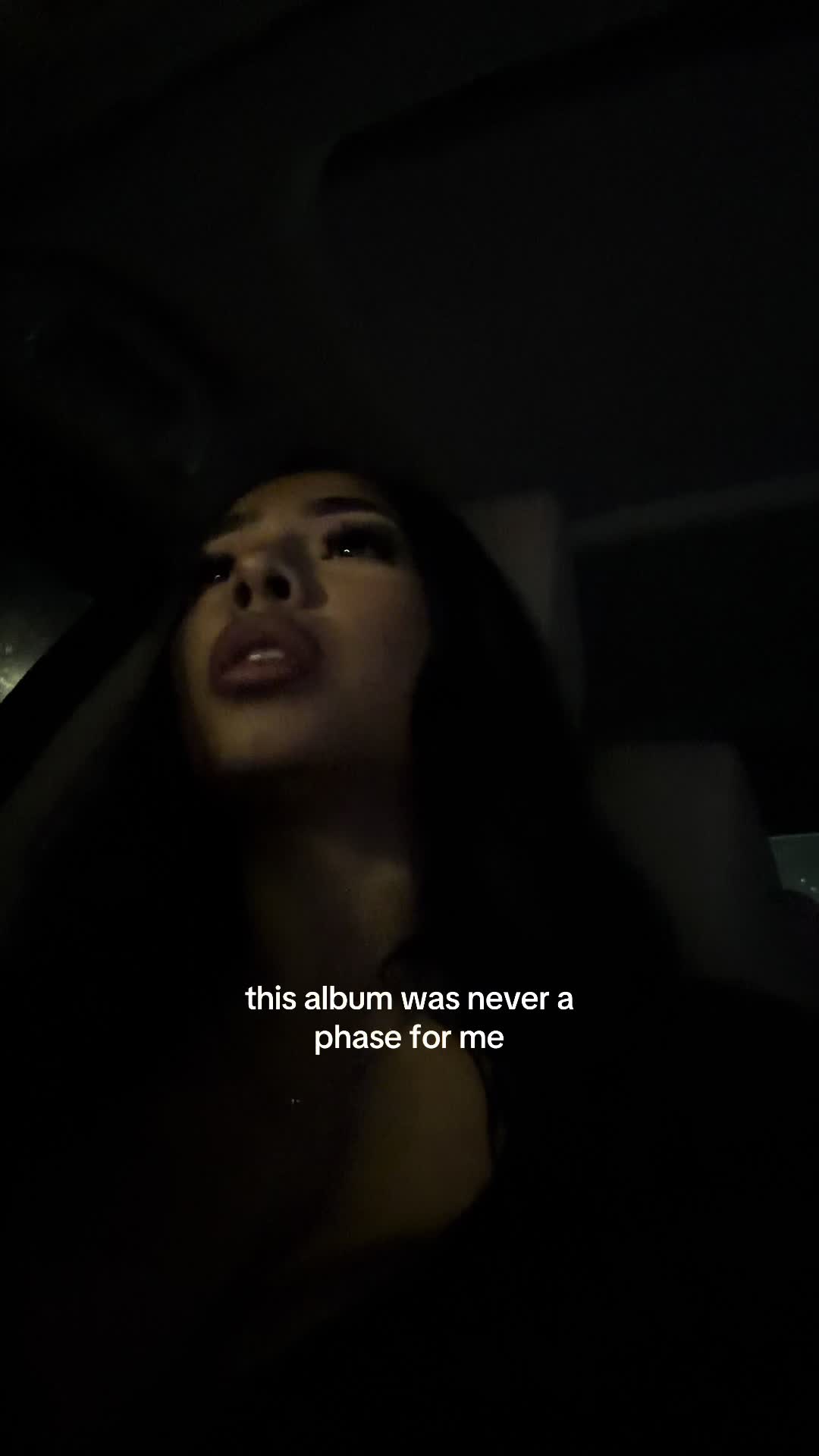 @𝒱
