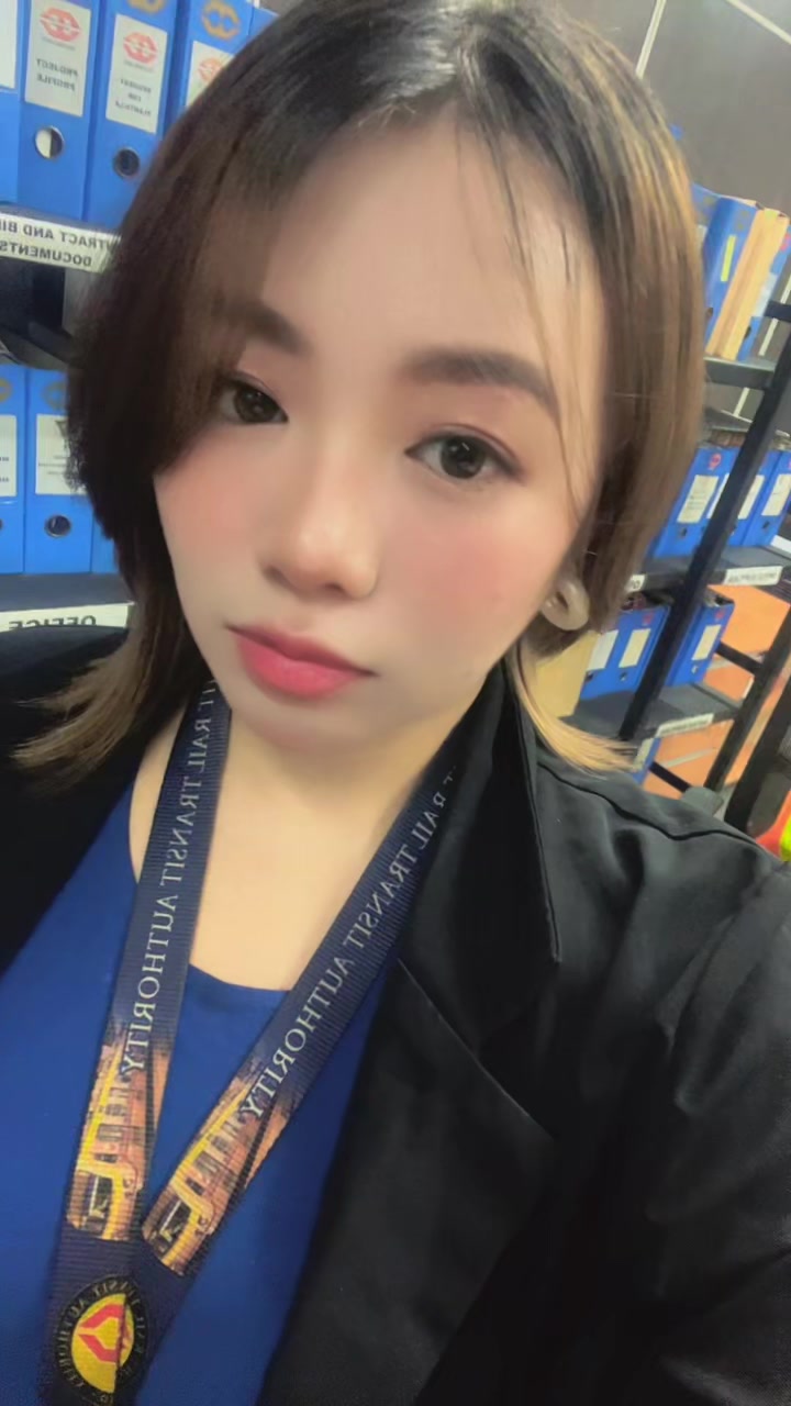 @justangelaello_