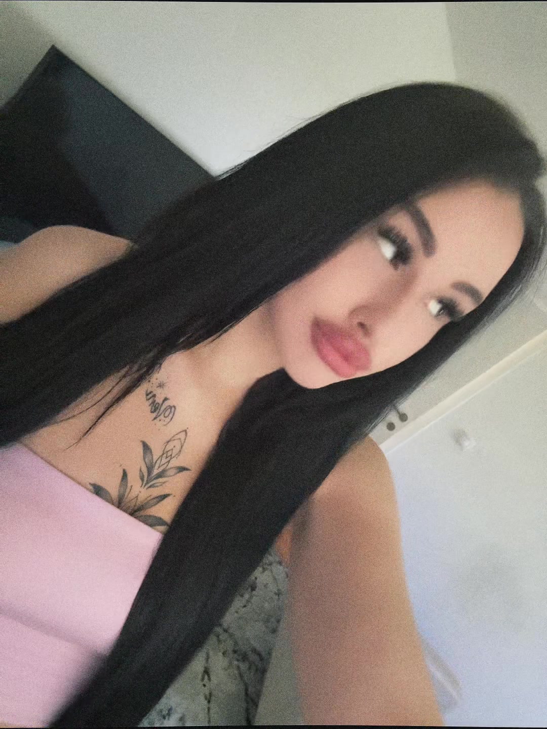 @laariisa27