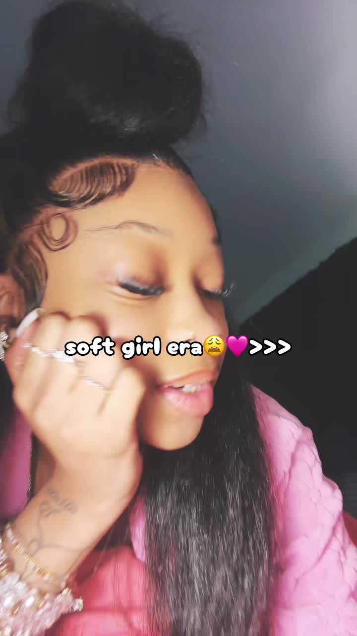 @_ms.h0lly_wood