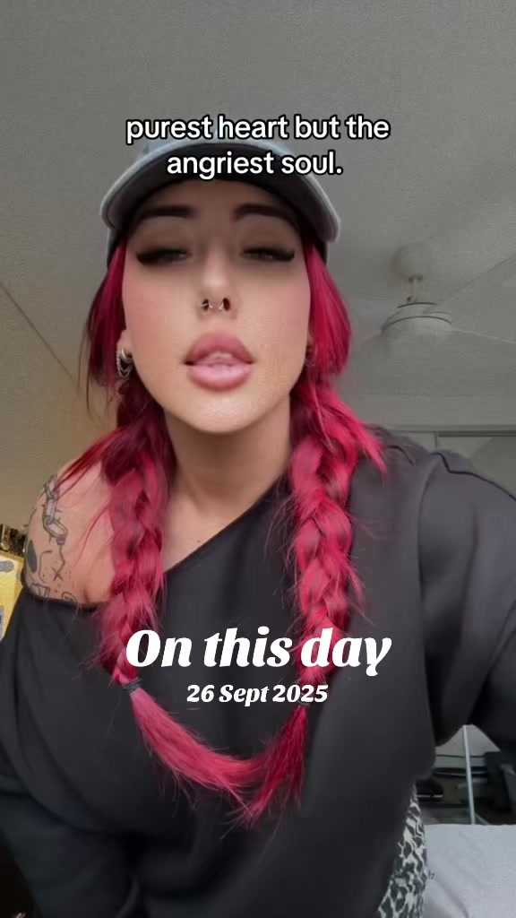 @LEASHBIAN 😈