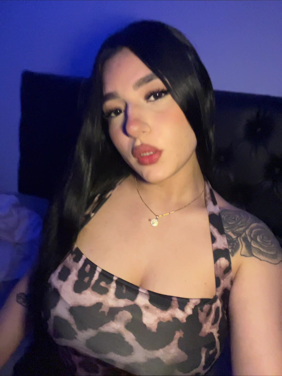 @Valentina🖤