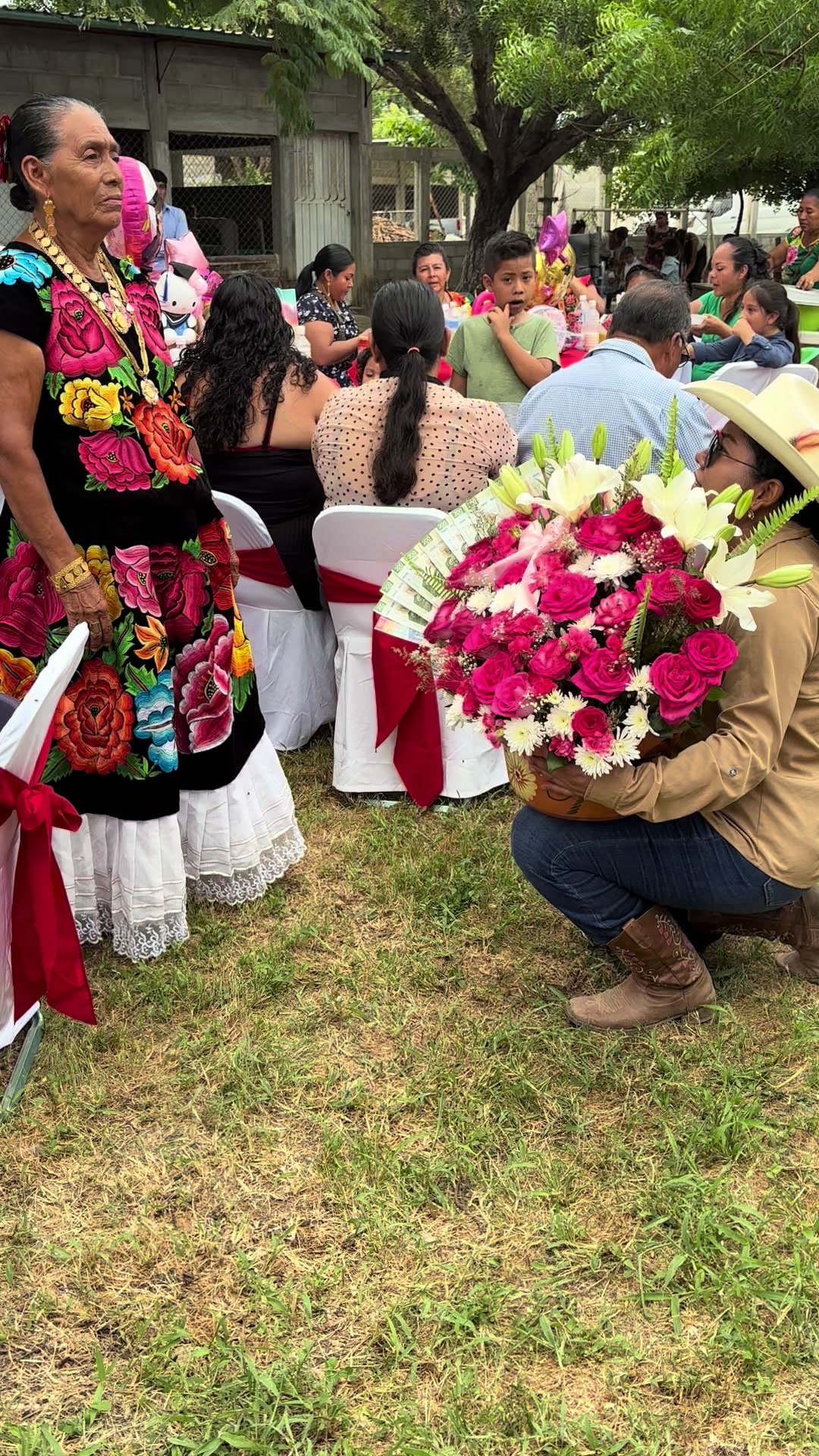 @flowersvillagearteconlistones