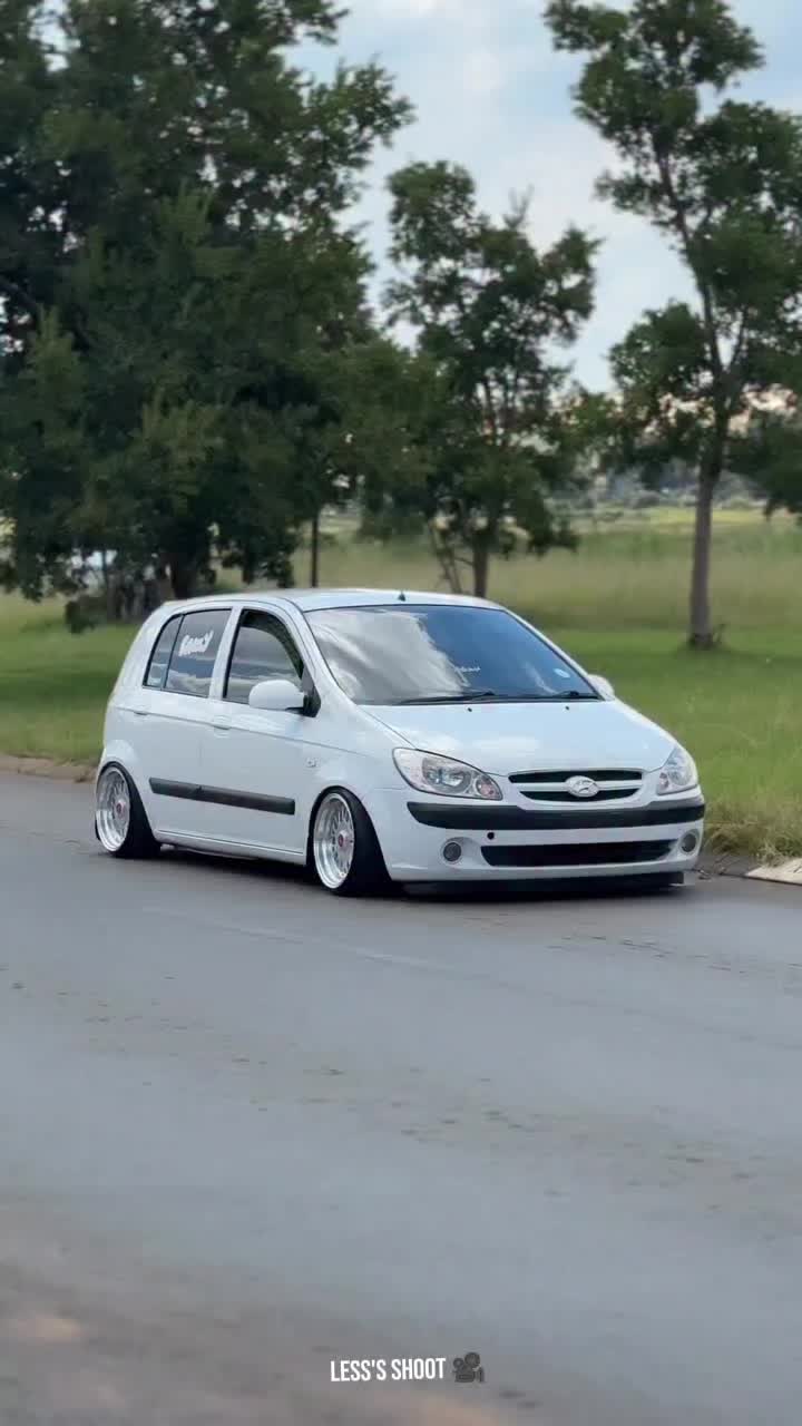 @Bra Less Stance Media
