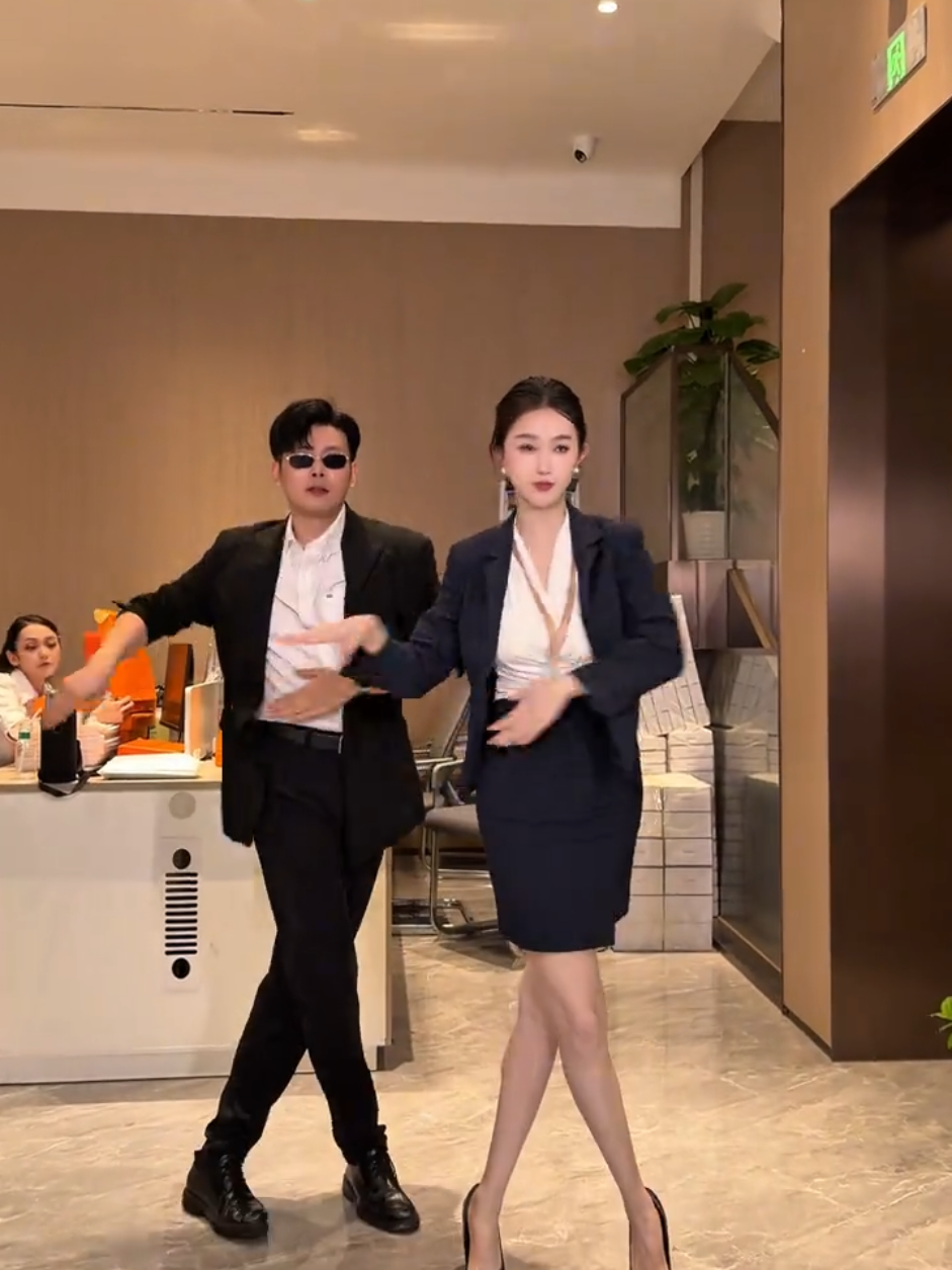 @Sally 雪莉 大笑笑