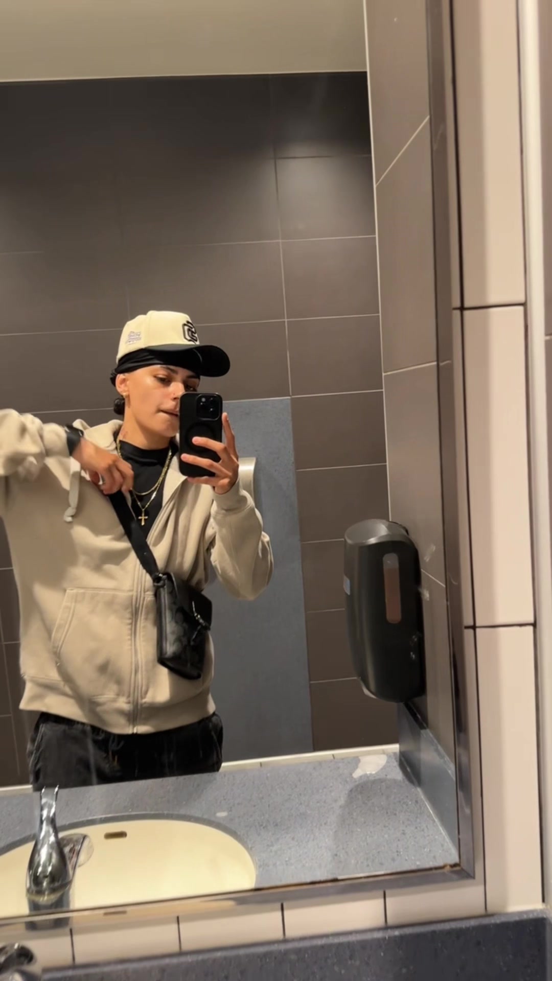 @Dolllamo