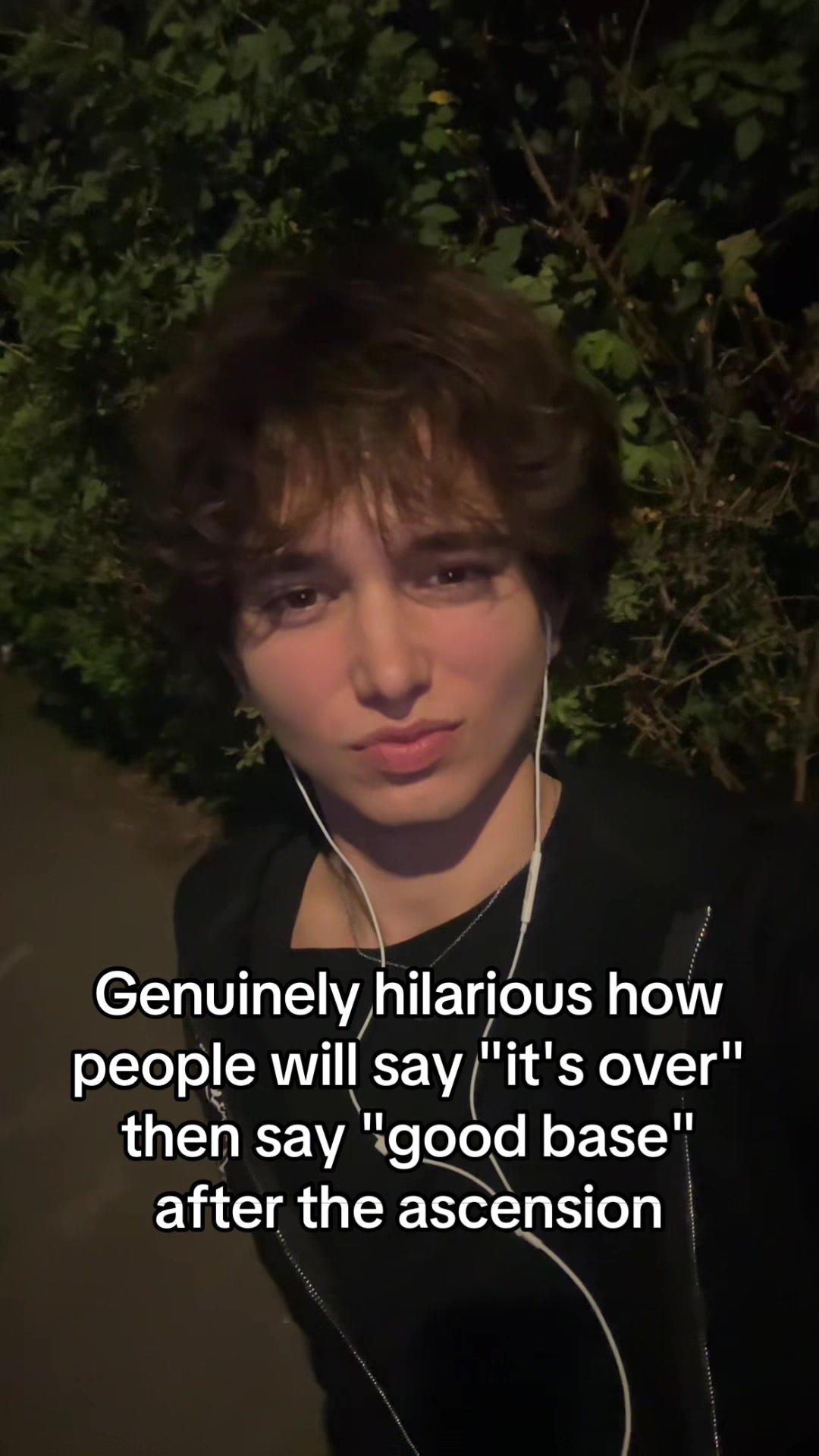 @•