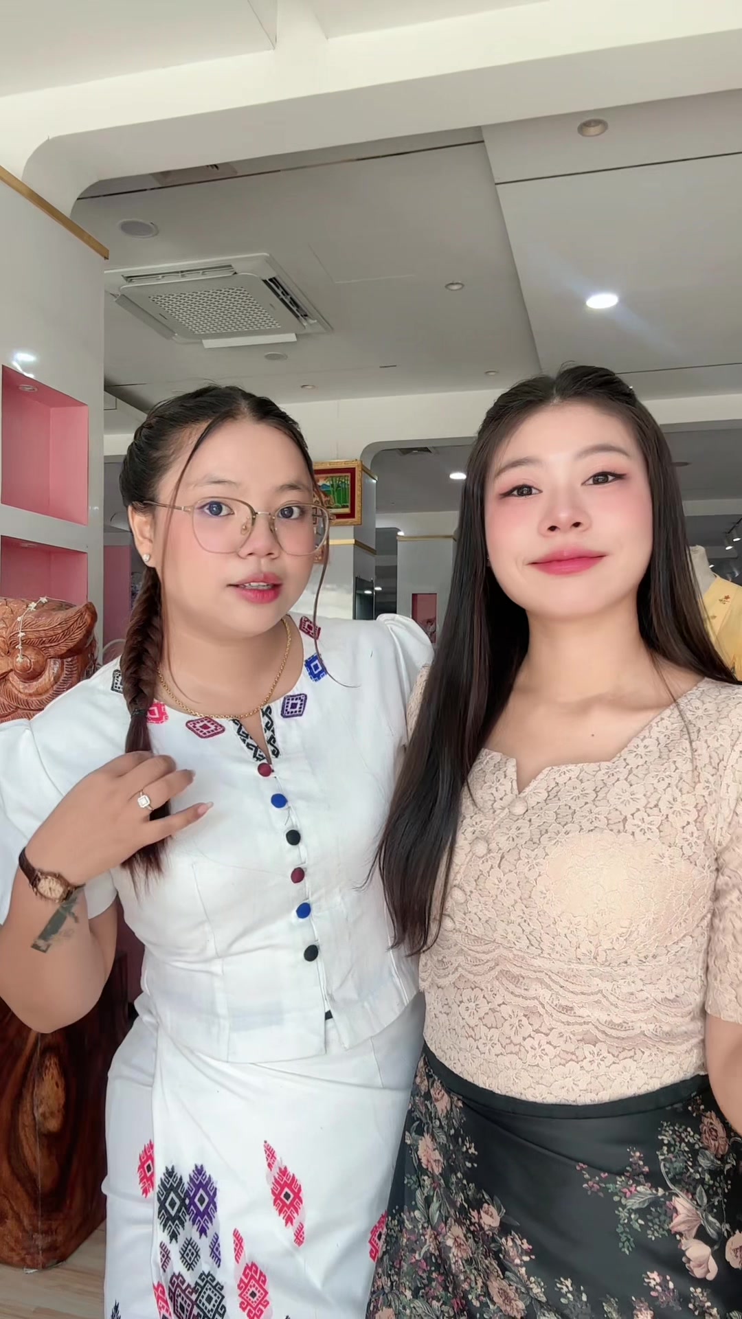 @MAY KHA LWIN🍓