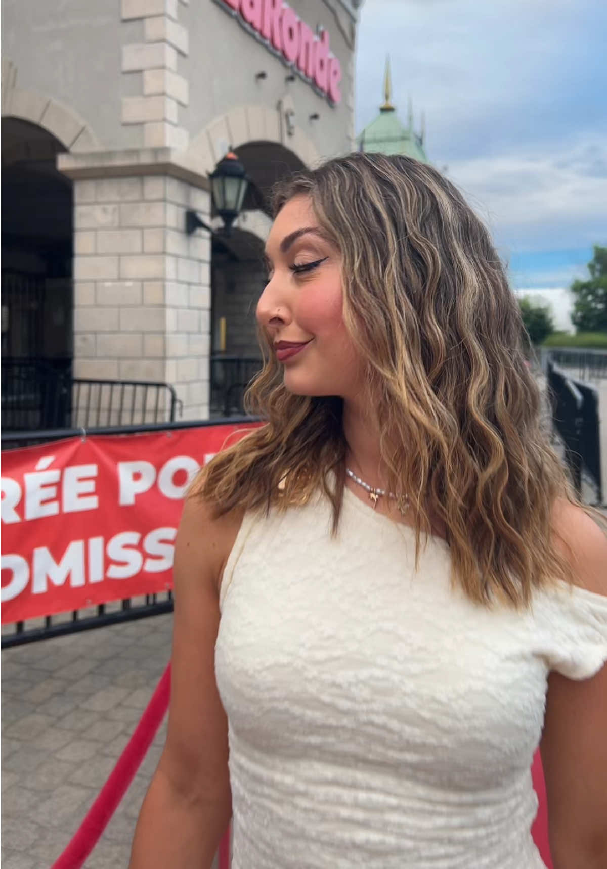 @Laurie Dara&icirc;che
