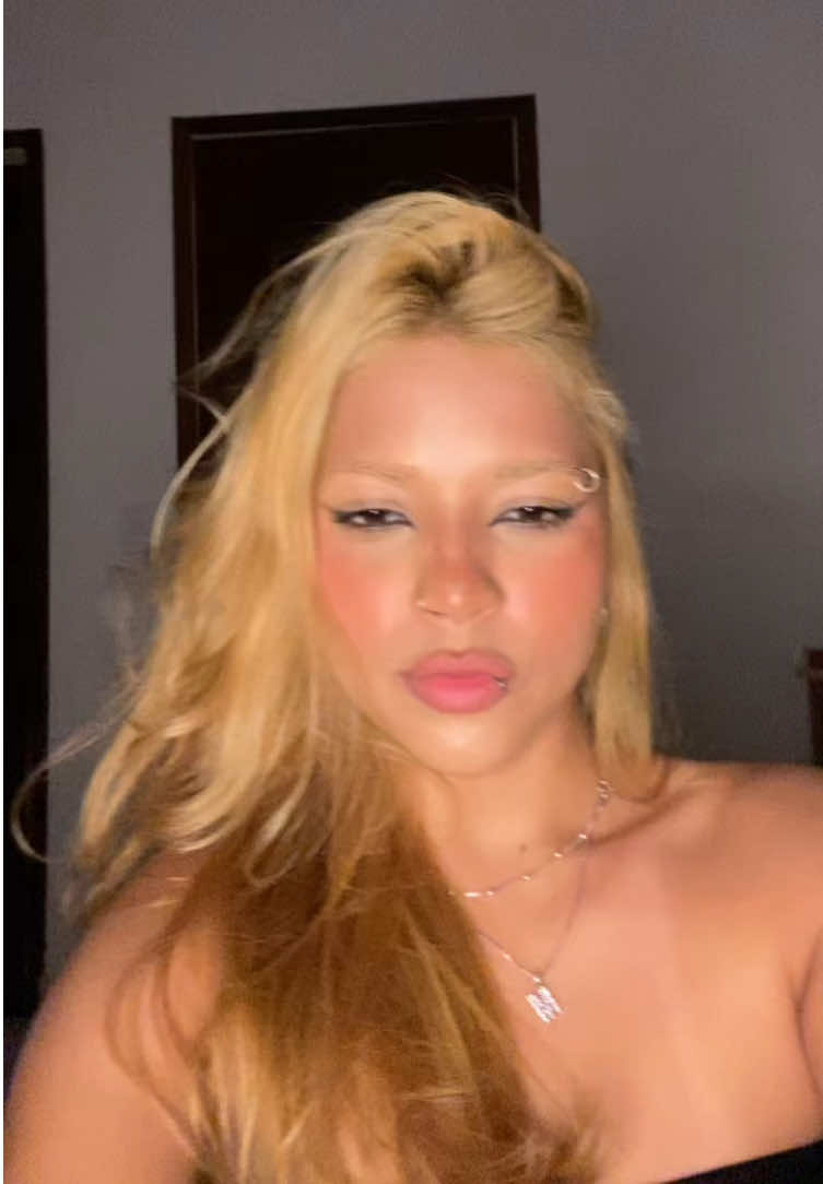 @mchelynz