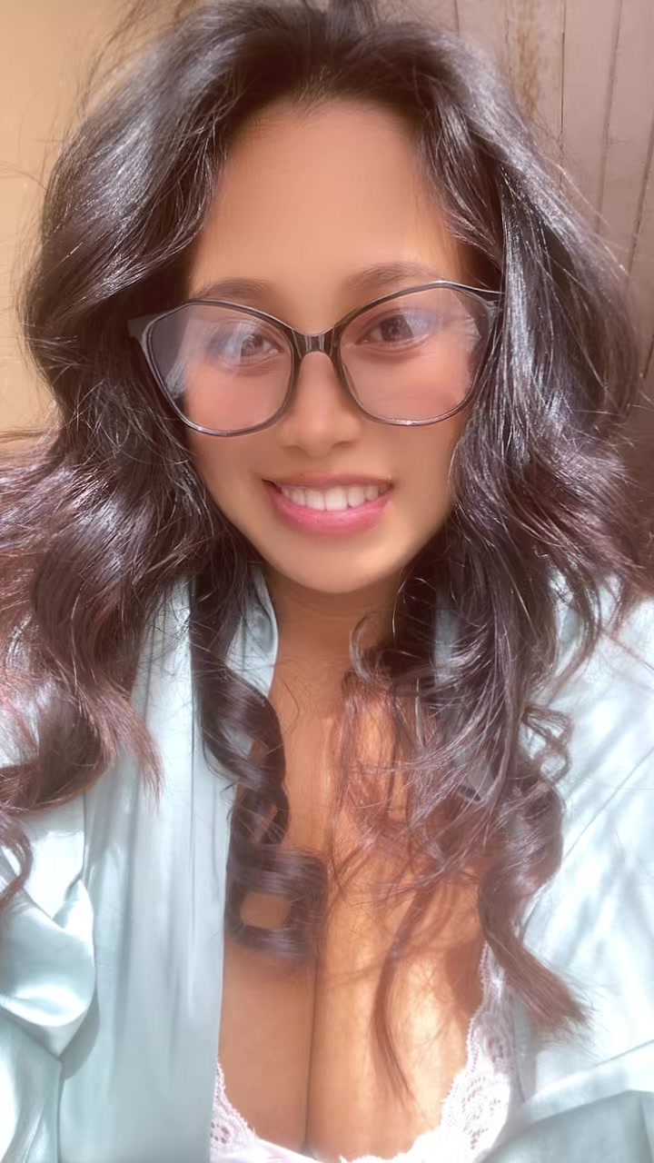@𝒦ℴ𝓁ℴ𝒾𝓃𝒶 🍒