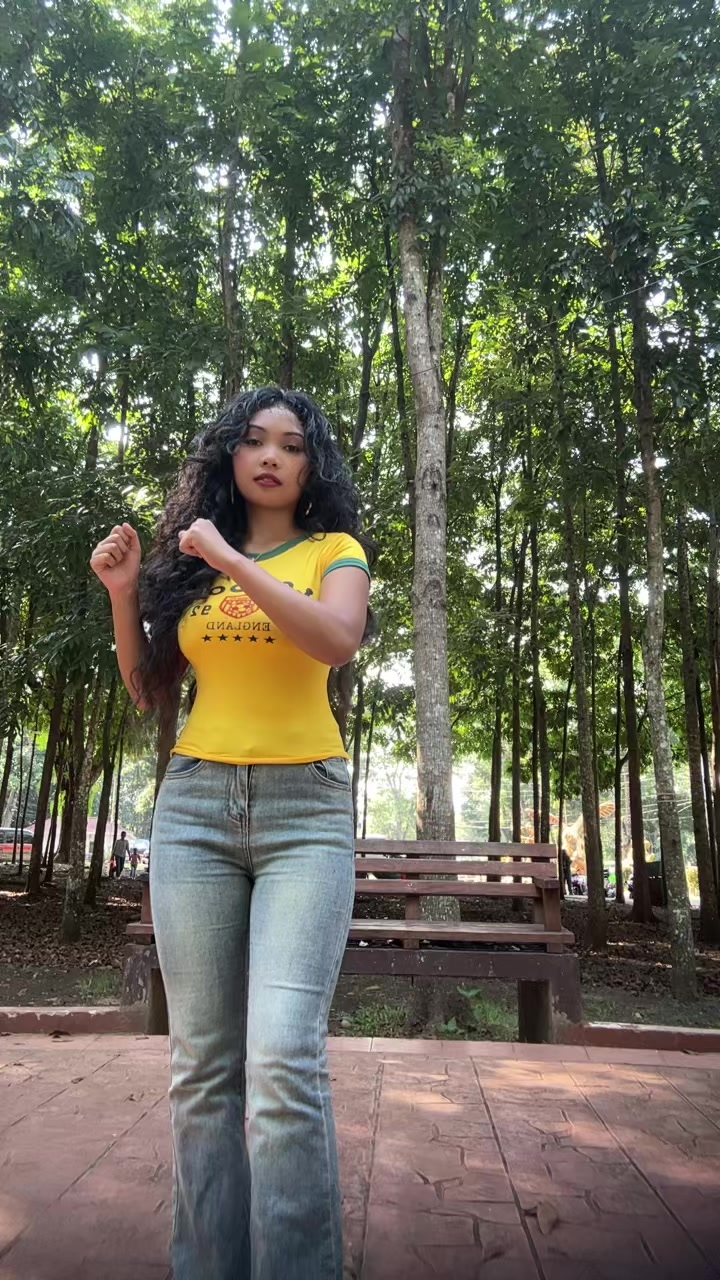 @ellenisaur_ on ig