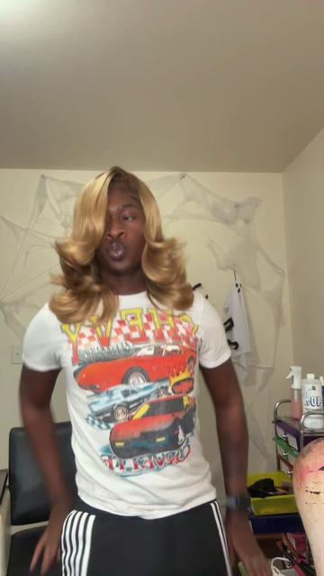 @Darkskinkenn